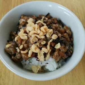 納豆ご飯✿塩昆布とゆかりと天かす❤
